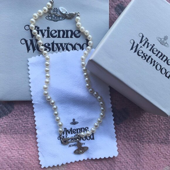 Women's Safety Pin Bas Relief Pearl Choker Necklace - Picture 2 of 6